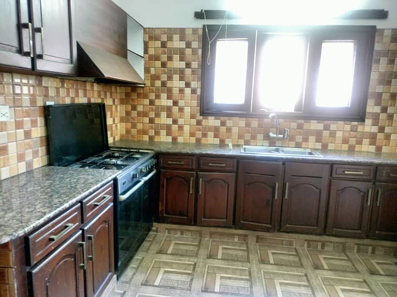 F-11/1 4Bed 4Bath DD Tv Lounge Kitchen 4 Car Parking Separate Gate Upper Portion Available For Rent 2