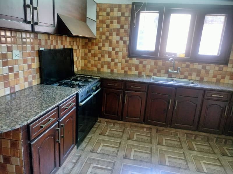 F-11/1 4Bed 4Bath DD Tv Lounge Kitchen 4 Car Parking Separate Gate Upper Portion Available For Rent 4