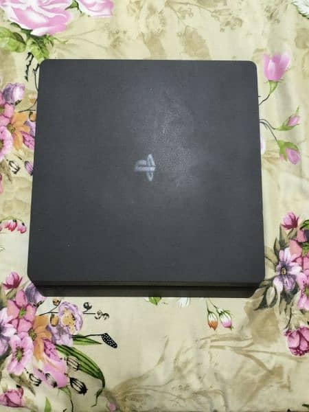 PS4 slim 500 gb with accessories and box 1