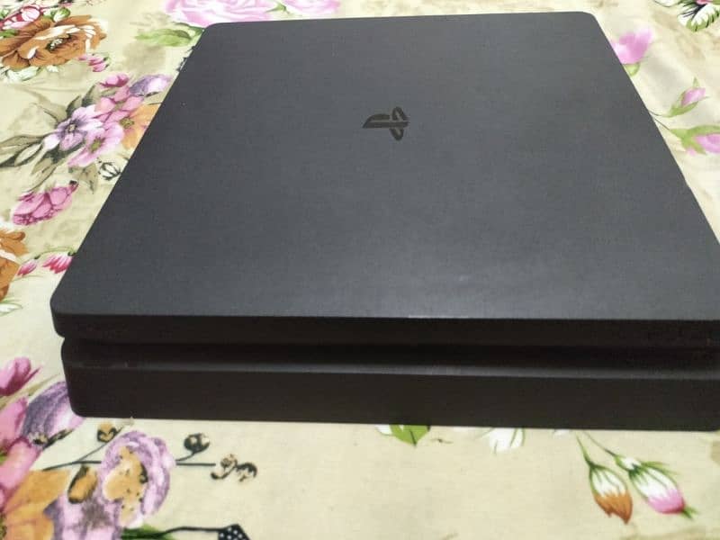 PS4 slim 500 gb with accessories and box 2