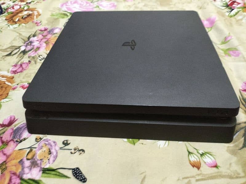 PS4 slim 500 gb with accessories and box 3