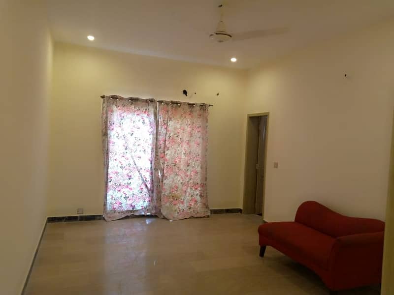 Upper Portion of 1 Kanal House Available For Rent In Punjab Block Chinar Bagh 9
