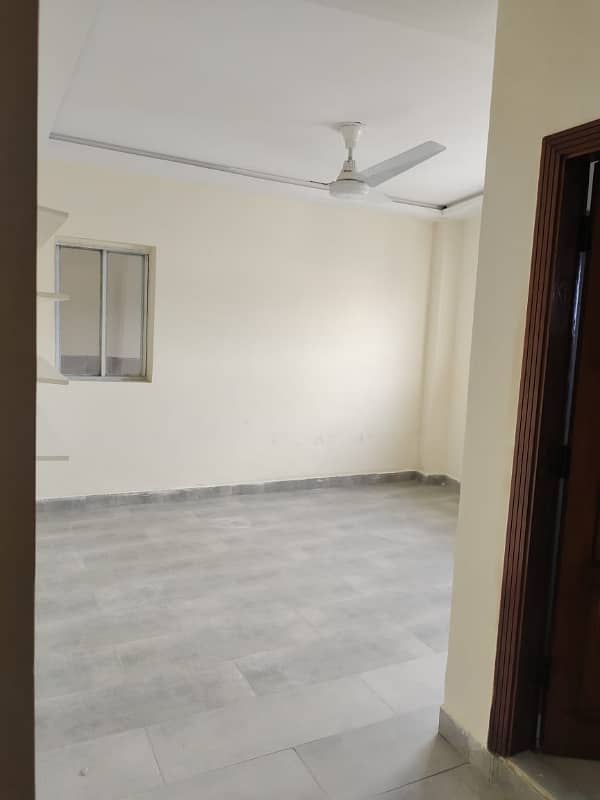2000 Square Feet Flat In E-11 Is Available For rent 4