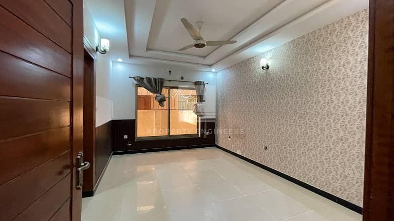 Ground Portion for Rent 10 Marla 15
