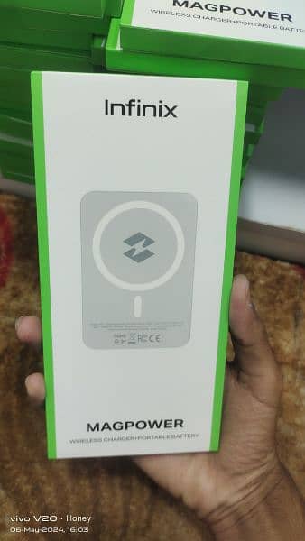 inFinix wireless mag save charger 20W 0