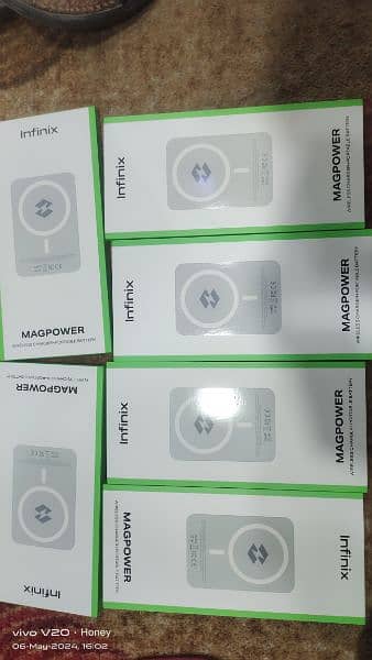 inFinix wireless mag save charger 20W 2