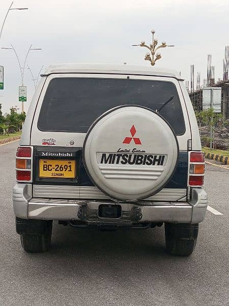 Mitsubishi Pajero 1992 5