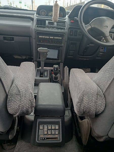 Mitsubishi Pajero 1992 6