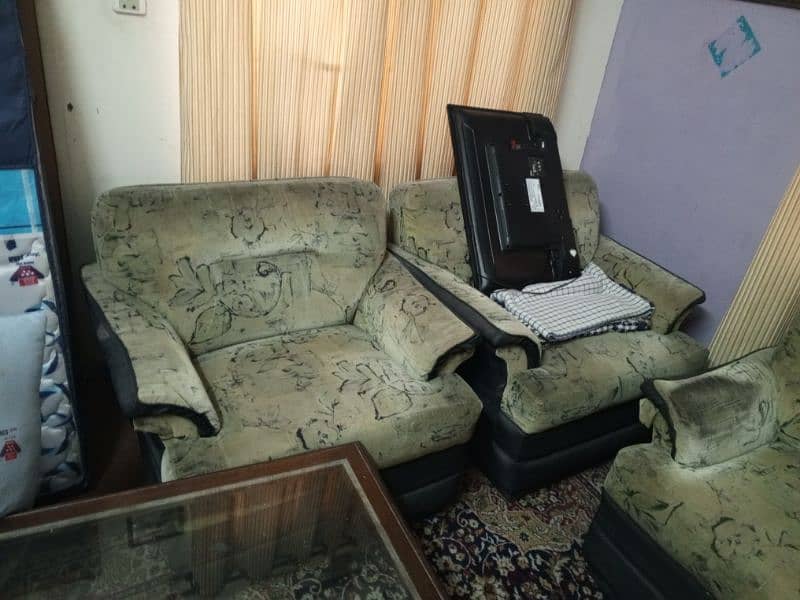7 seater sofa for sale.   good condition 2