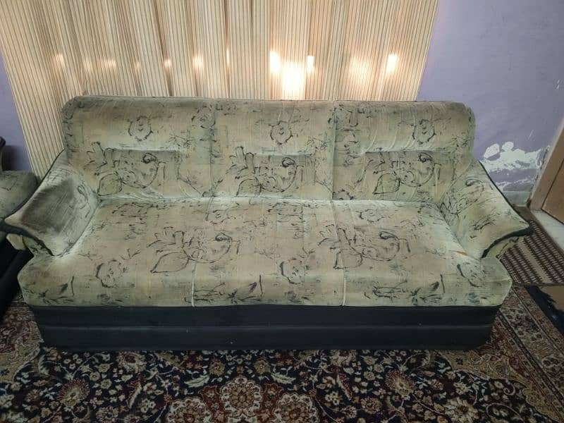 7 seater sofa for sale.   good condition 3