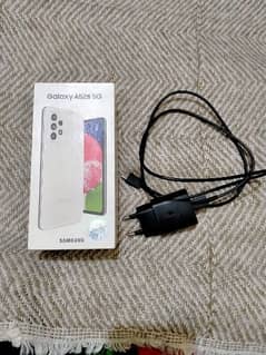 samsung a52 s5 g with box and charger . read the add