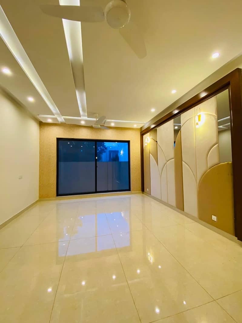 1 KANAL LAVISH HOUSE FOR RENT IN PHASE 6 9