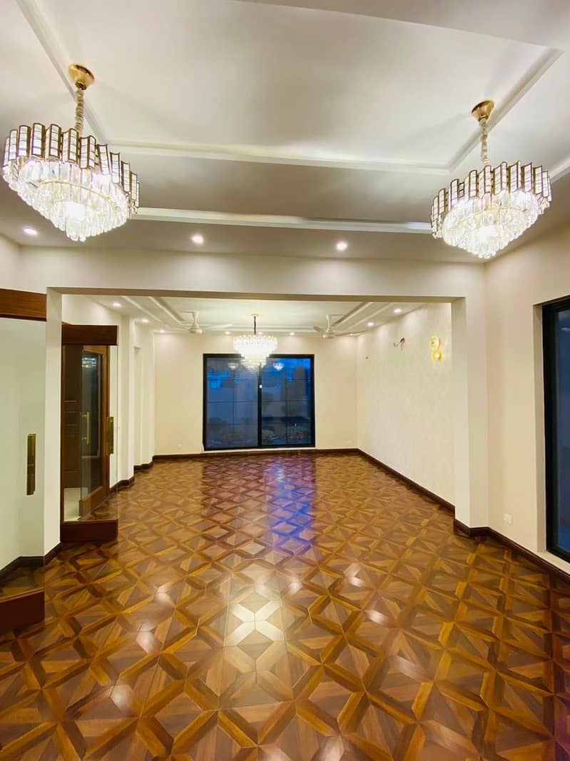 1 KANAL LAVISH HOUSE FOR RENT IN PHASE 6 13