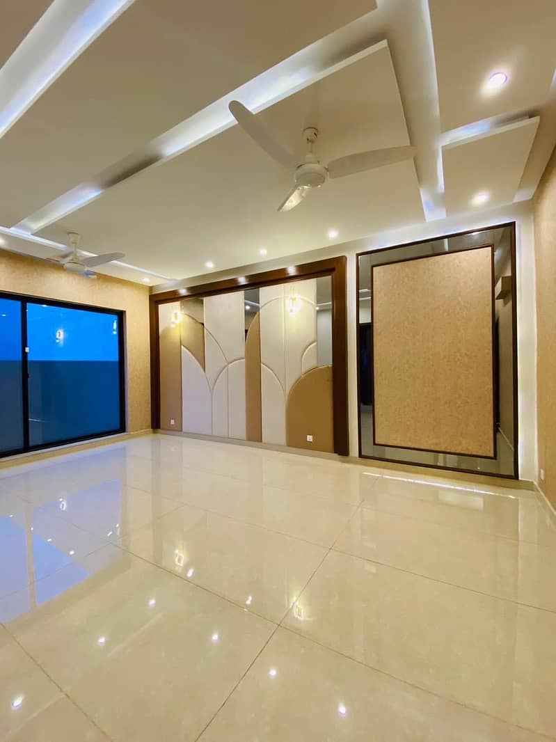 1 KANAL LAVISH HOUSE FOR RENT IN PHASE 6 15