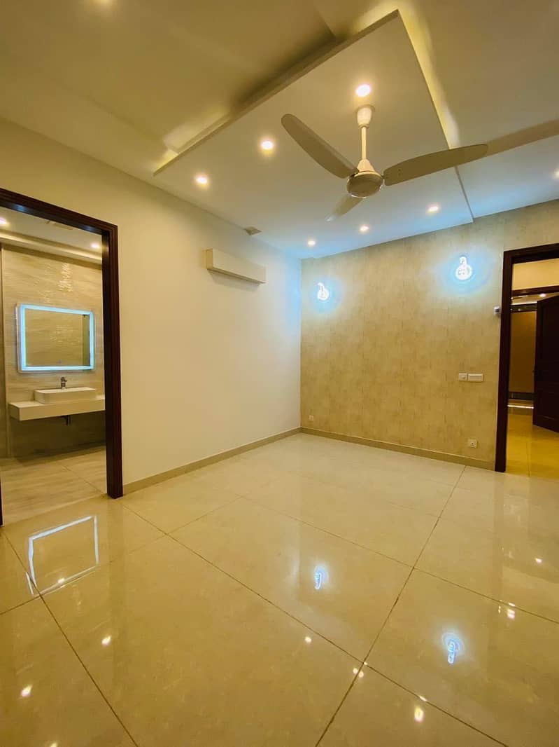1 KANAL LAVISH HOUSE FOR RENT IN PHASE 6 16
