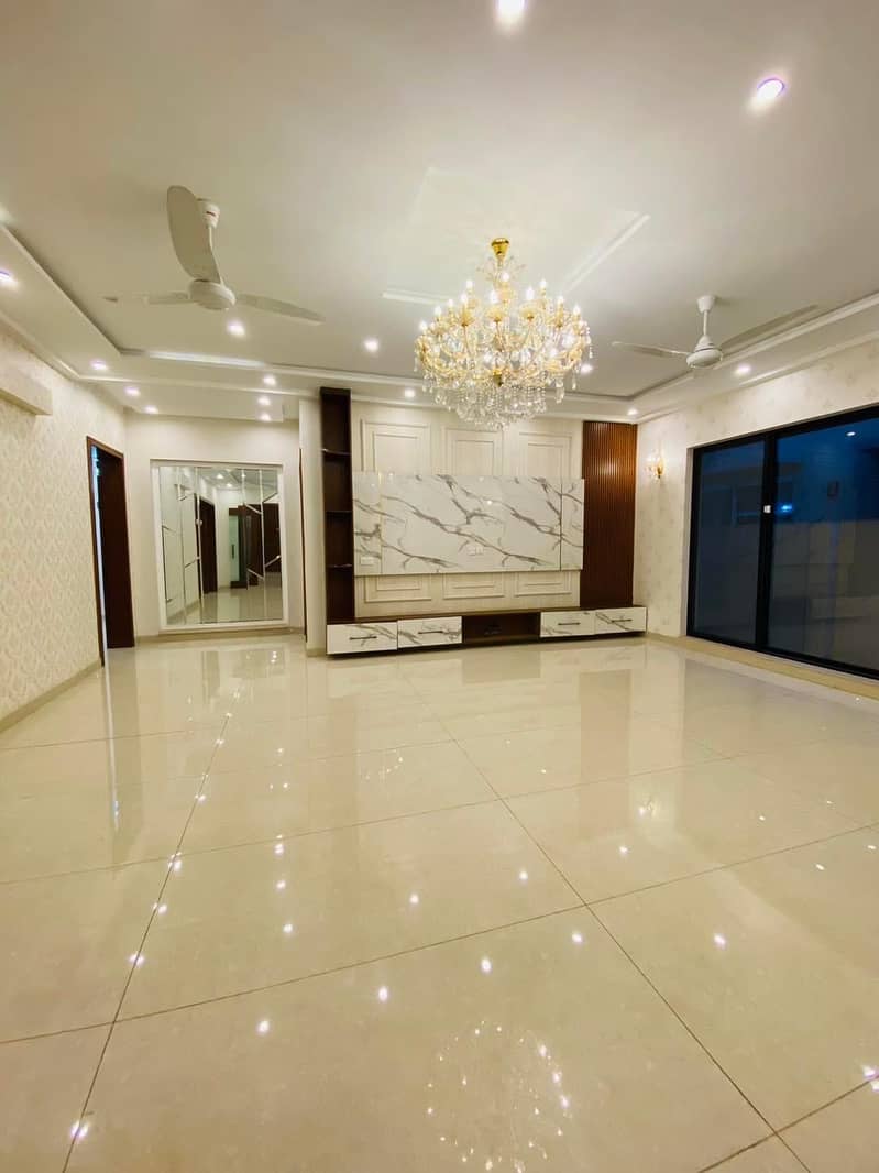 1 KANAL LAVISH HOUSE FOR RENT IN PHASE 6 19