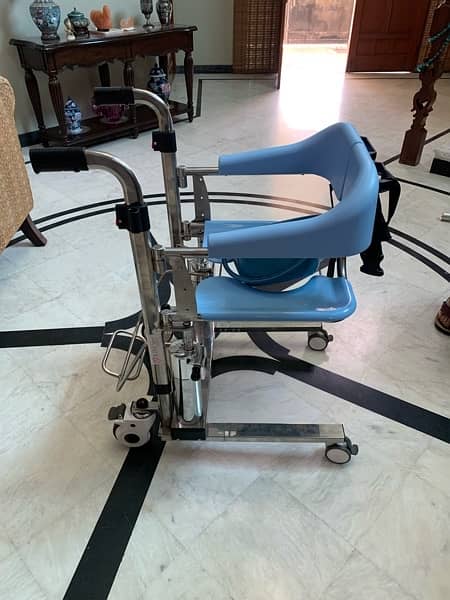 Hydraulic/Transfer Wheelchair 3