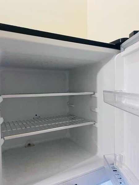 almost new dawlence refrigerator 3