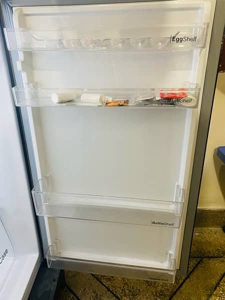 almost new dawlence refrigerator 4