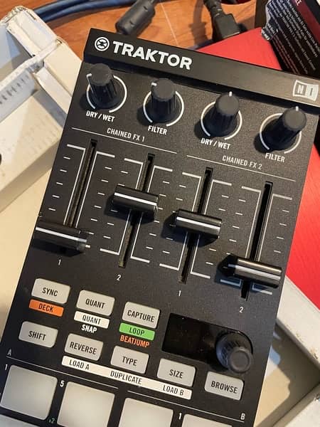 Traktor F1 DJ Remix Controller Mixer 2