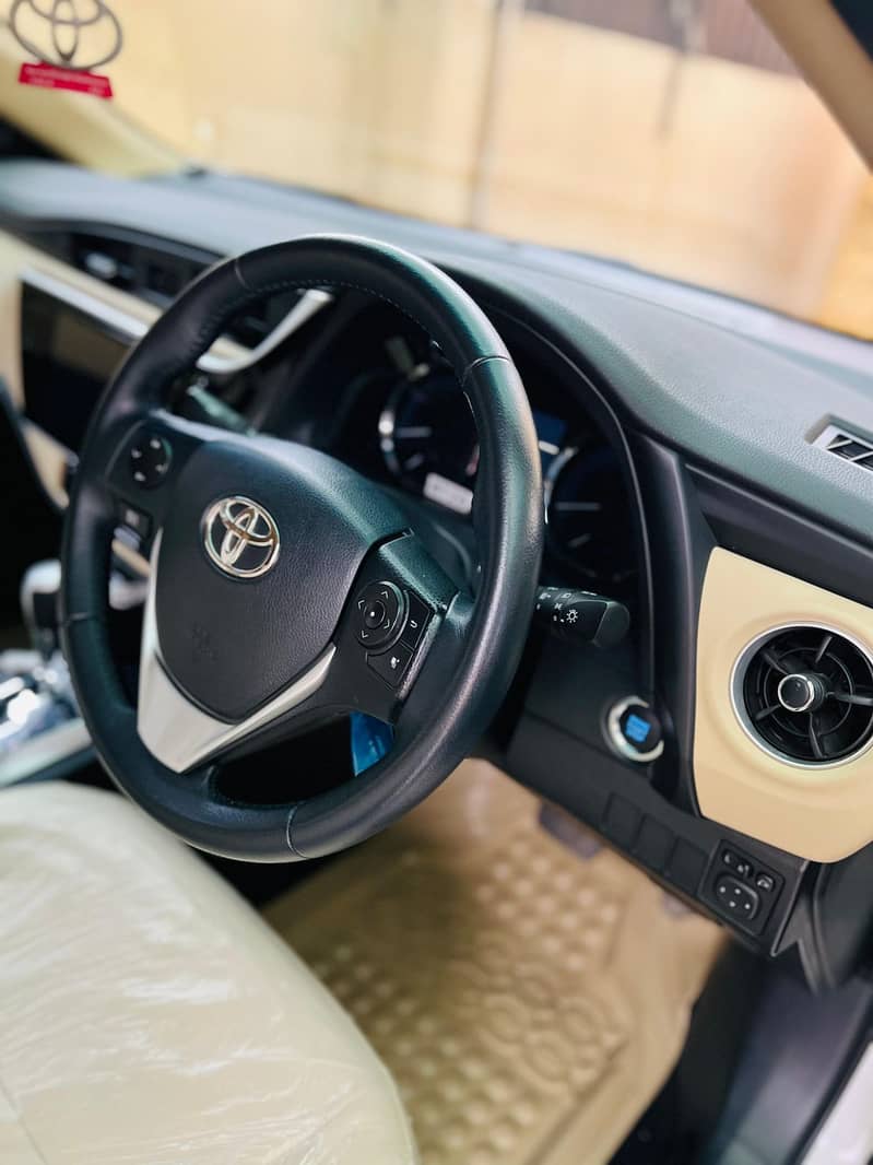 Toyota Corolla Altis Grande X CVT-i 1.8 Beige Interior 2022 15