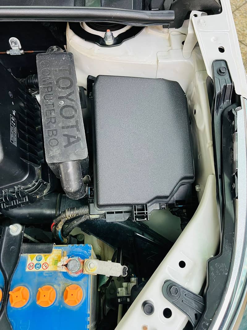 Toyota Corolla Altis Grande X CVT-i 1.8 Beige Interior 2022 16
