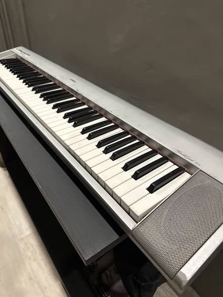 Yamaha NP-30S 76 Key Piano Keyboard 1