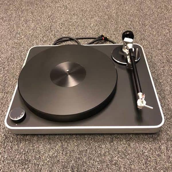Clearaudio concept turntable 0