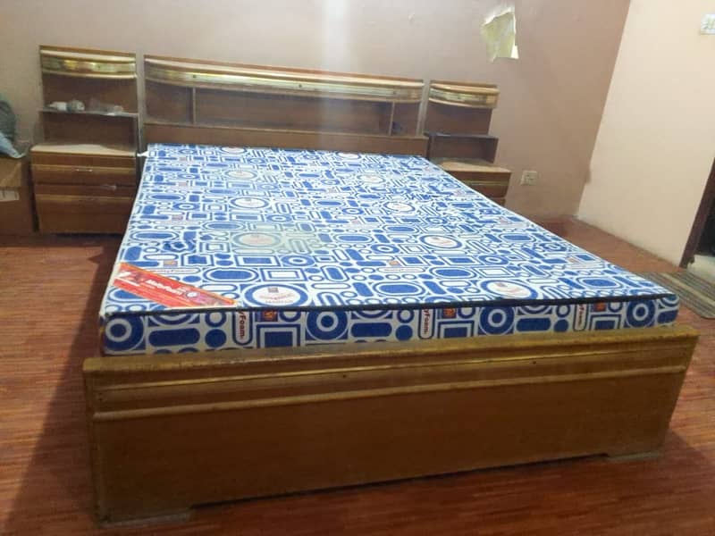 Good Condition Bed Set 0