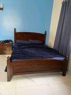 queen size bed with side table