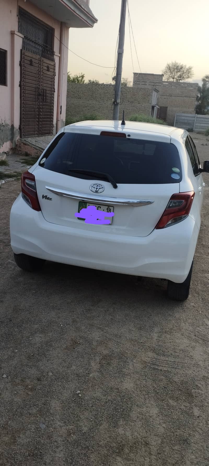 Toyota vitz 2014/18 Lahore registered 1