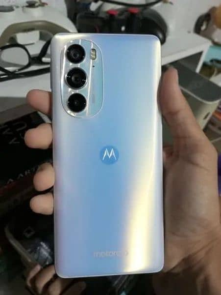 Motorola Edge 30 Pro . Snapdragon 8 Gen 1 0
