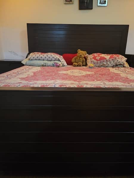 Complete king size bed set for sale 0