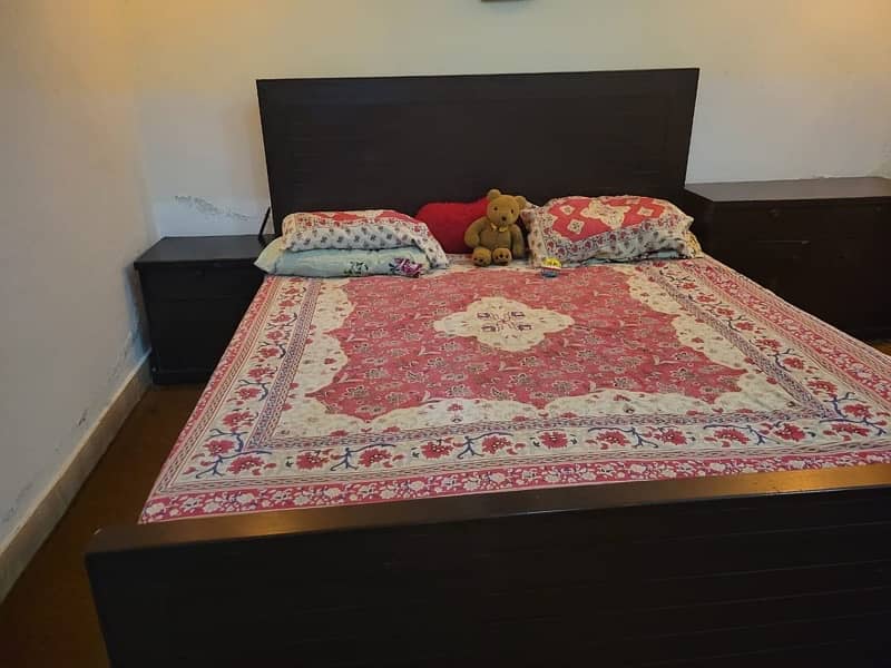 Complete king size bed set for sale 1
