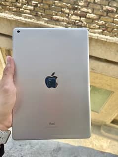 IPAD 9 gen 64 gb beast device with box chrger