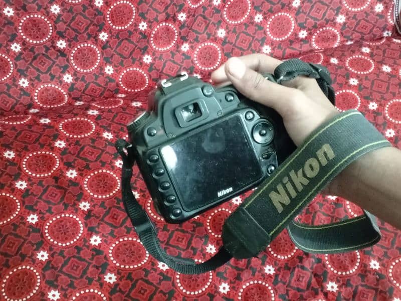 Nikon D90 DSLR camera. 4