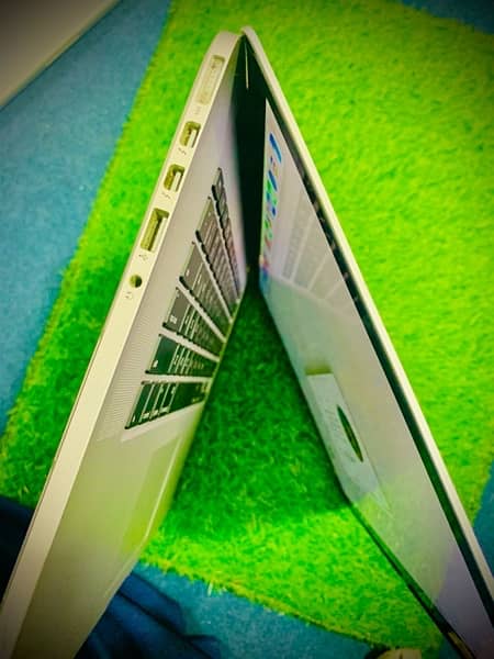 MacBook Pro 2015 15 inch Retina display i7 16 ram 256 ssd 2 gb graphic 4