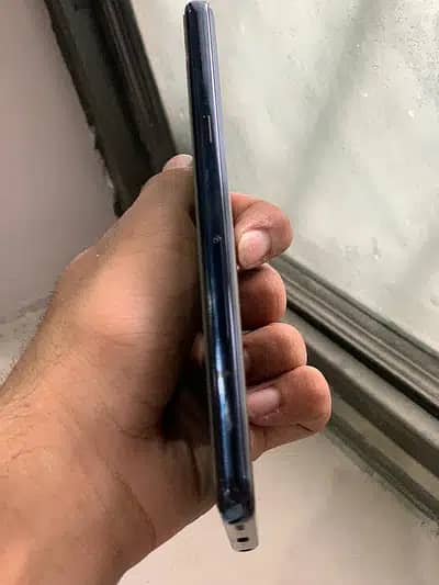 Lg g8 with cover and charger 3