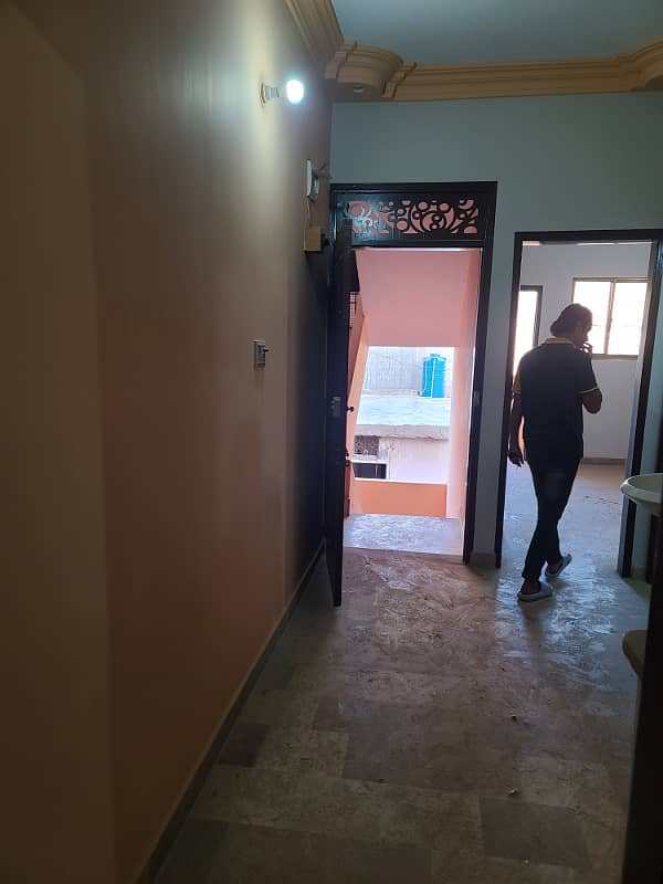 Two rooms flat on 3rd floor for sale in Allah wala town 31B 6