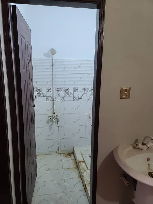 Two rooms flat on 3rd floor for sale in Allah wala town 31B 10