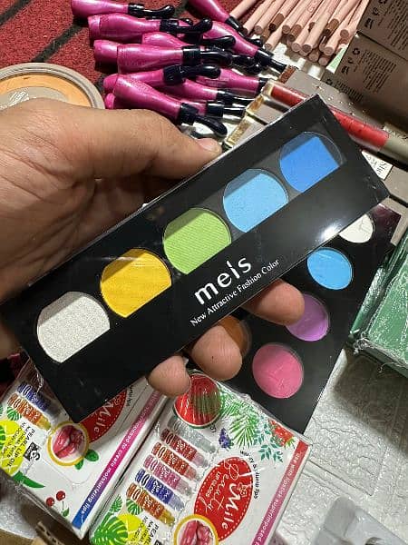 MIX BRANDED MAKEUP AVAILABLE IN KG'S RATE 16
