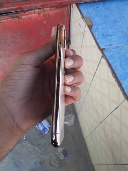 iPhone Xs 64gb pta approved 9