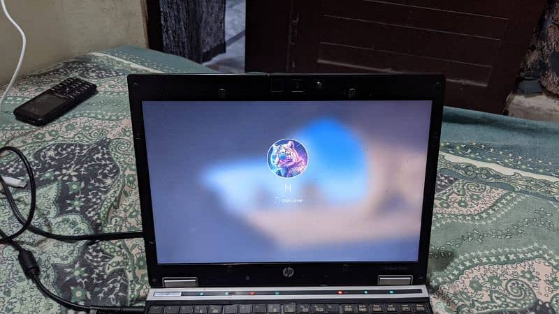 HP laptop core(i5) win 10 pro install 7