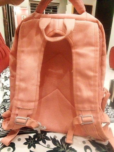 used school bag in gud condition 1