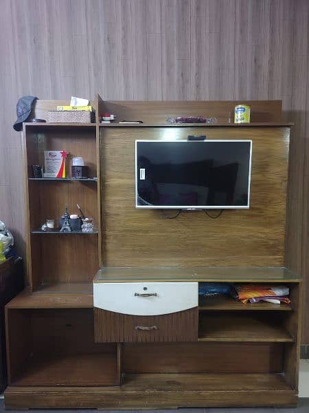 T. v Console with dividers 0