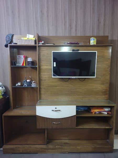 T. v Console with dividers 1