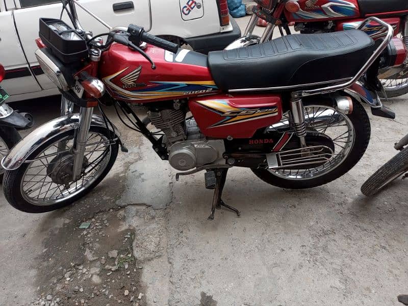 Honda 125 , mdl 2019,condition very good, sealed engine 0