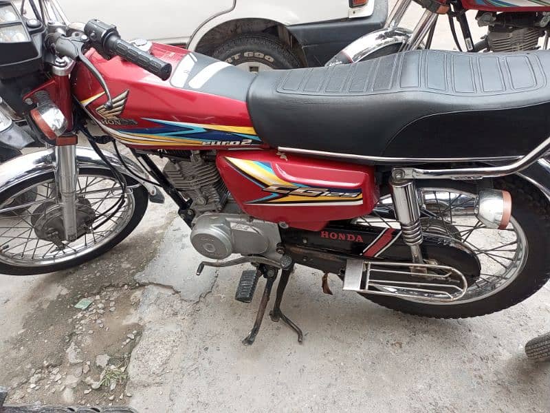 Honda 125 , mdl 2019,condition very good, sealed engine 1