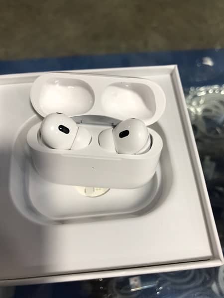 apple and android Airpods 1