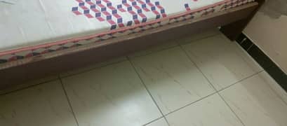 new bed only used 3 month
